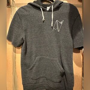 Gray Hooded Short-Sleeve Sweater - Androgynous Fox